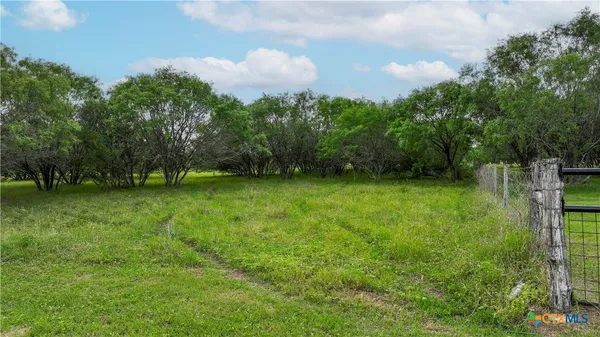 $220,000 | 10 Patriot Circle, Luling, TX 78648