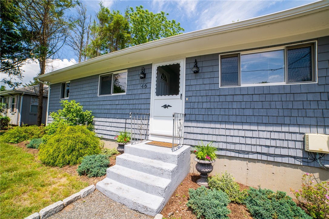 46 King Philip Road Narragansett, RI 02882 - Photo 3 of 35 Gallery Image 3