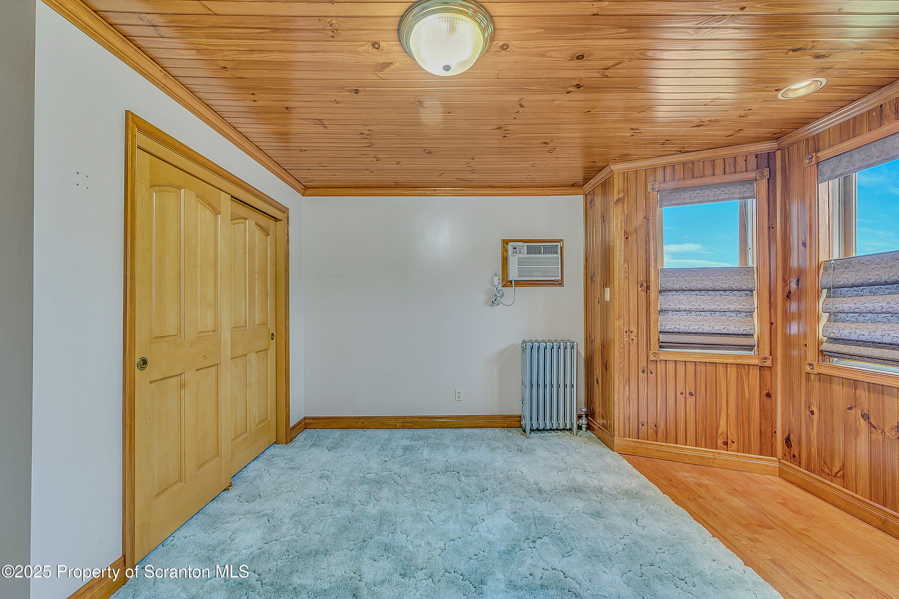441 14th Avenue Scranton, PA 18504 - Photo 20 of 25 an empty room with windows