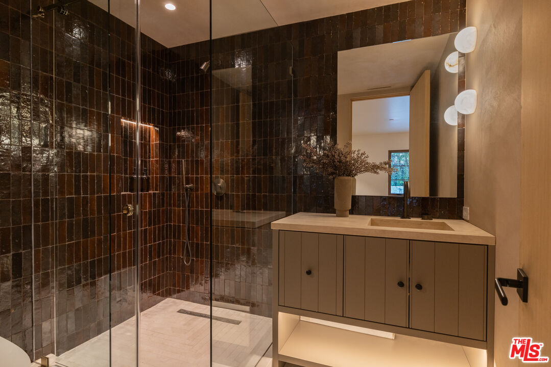 4146 High Valley Road Los Angeles, CA 91436 - Photo 28 of 34 Gallery Image 28