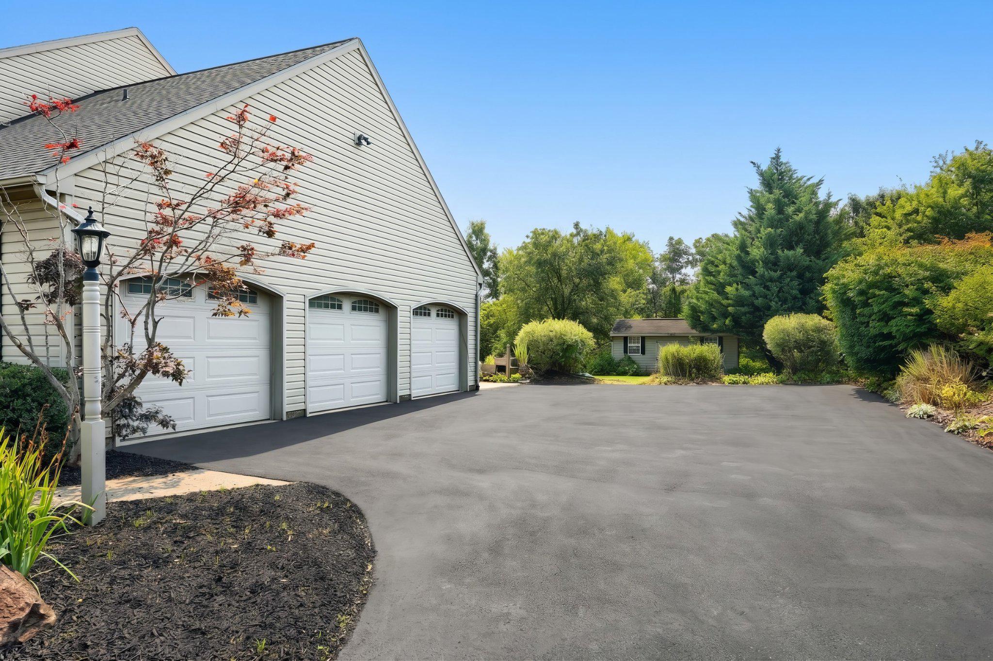 1540 Lilac Road York, PA 17408 - Photo 4 of 74 Driveway and 3 car oversized garage