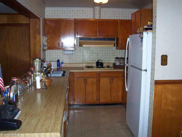 3206 Lardner Road Greensboro, NC 27405 - Photo 5 of 7 Other. This kitchen is set up for easy function during meal preparation.
