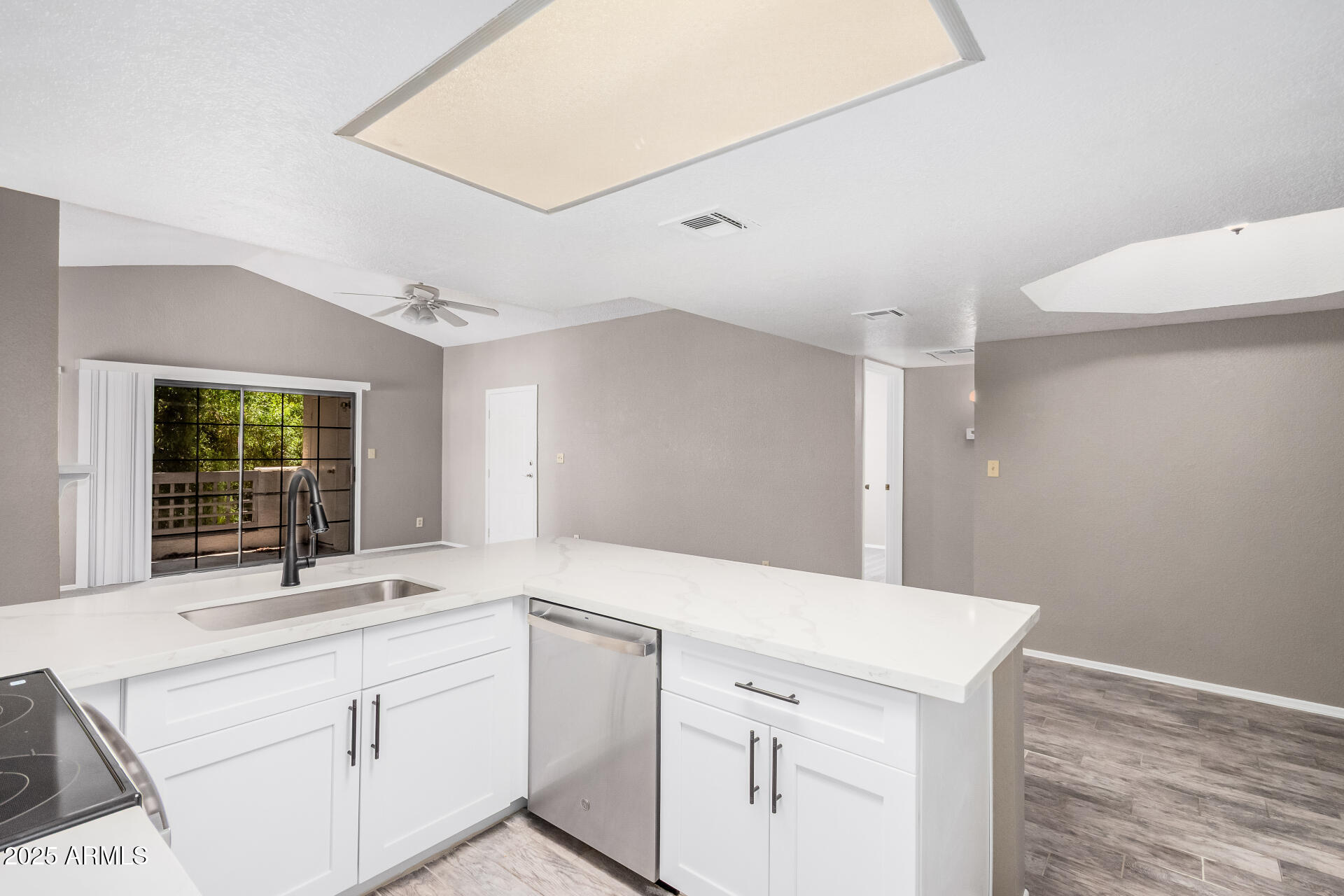 2855 South Ext Road, Unit 222 Mesa, AZ 85210 - Photo 12 of 30 12 | Kitchen