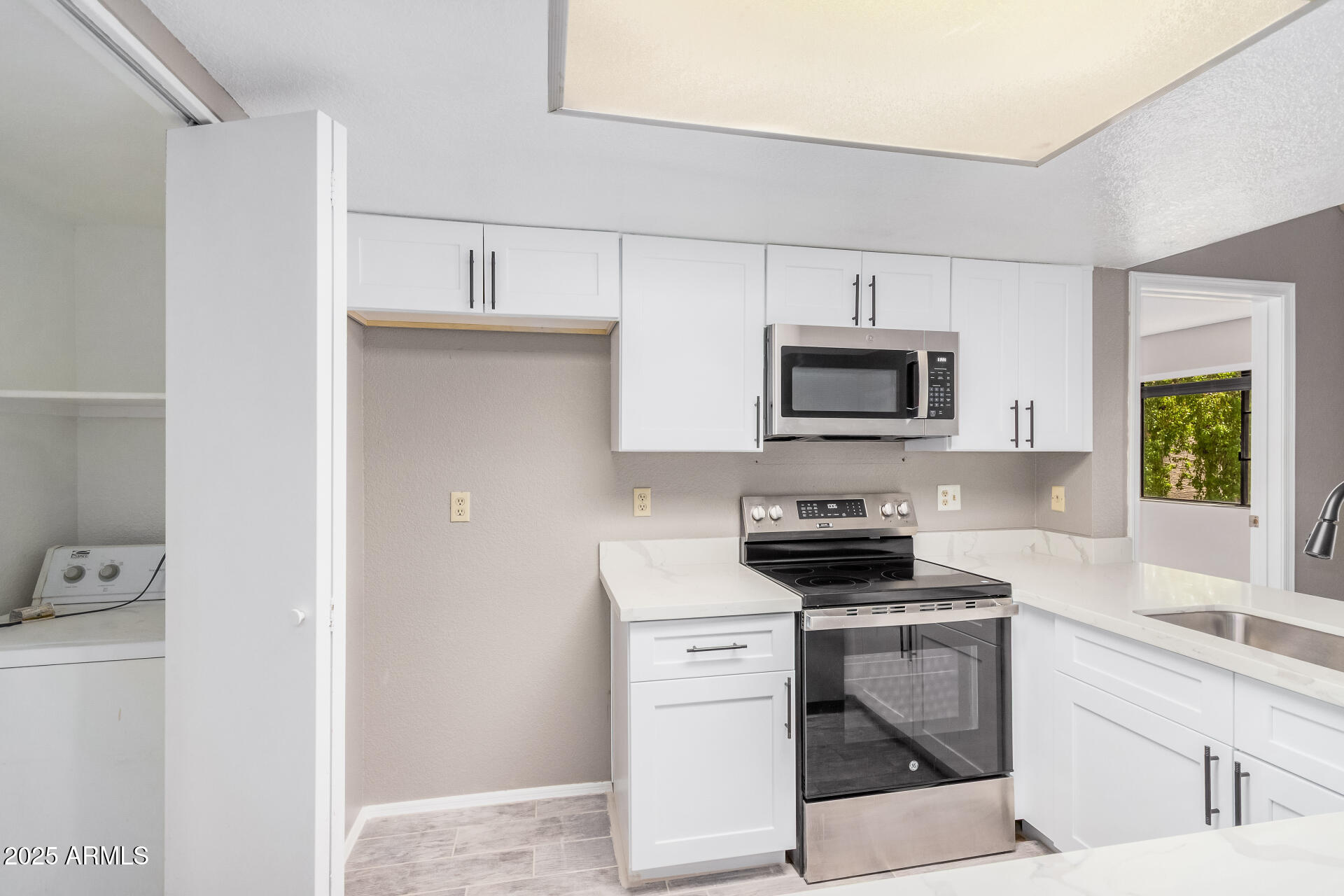 2855 South Ext Road, Unit 222 Mesa, AZ 85210 - Photo 3 of 30 03 | Kitchen