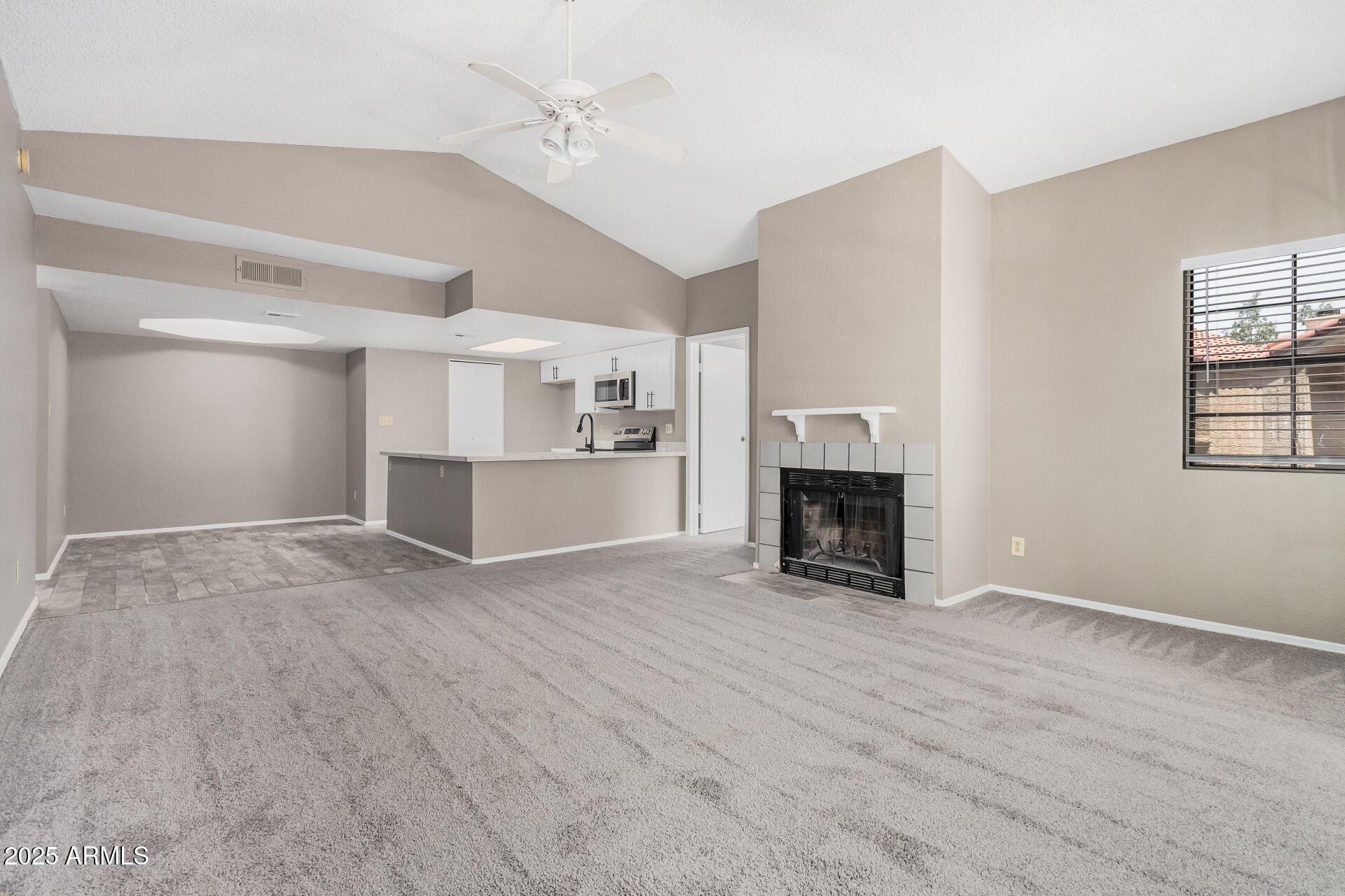 2855 South Ext Road, Unit 222 Mesa, AZ 85210 - Photo 8 of 30 08 | Living Room