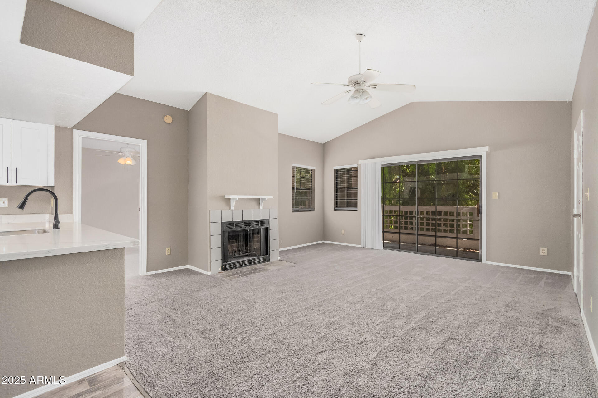 2855 South Ext Road, Unit 222 Mesa, AZ 85210 - Photo 9 of 30 09 | Living Room