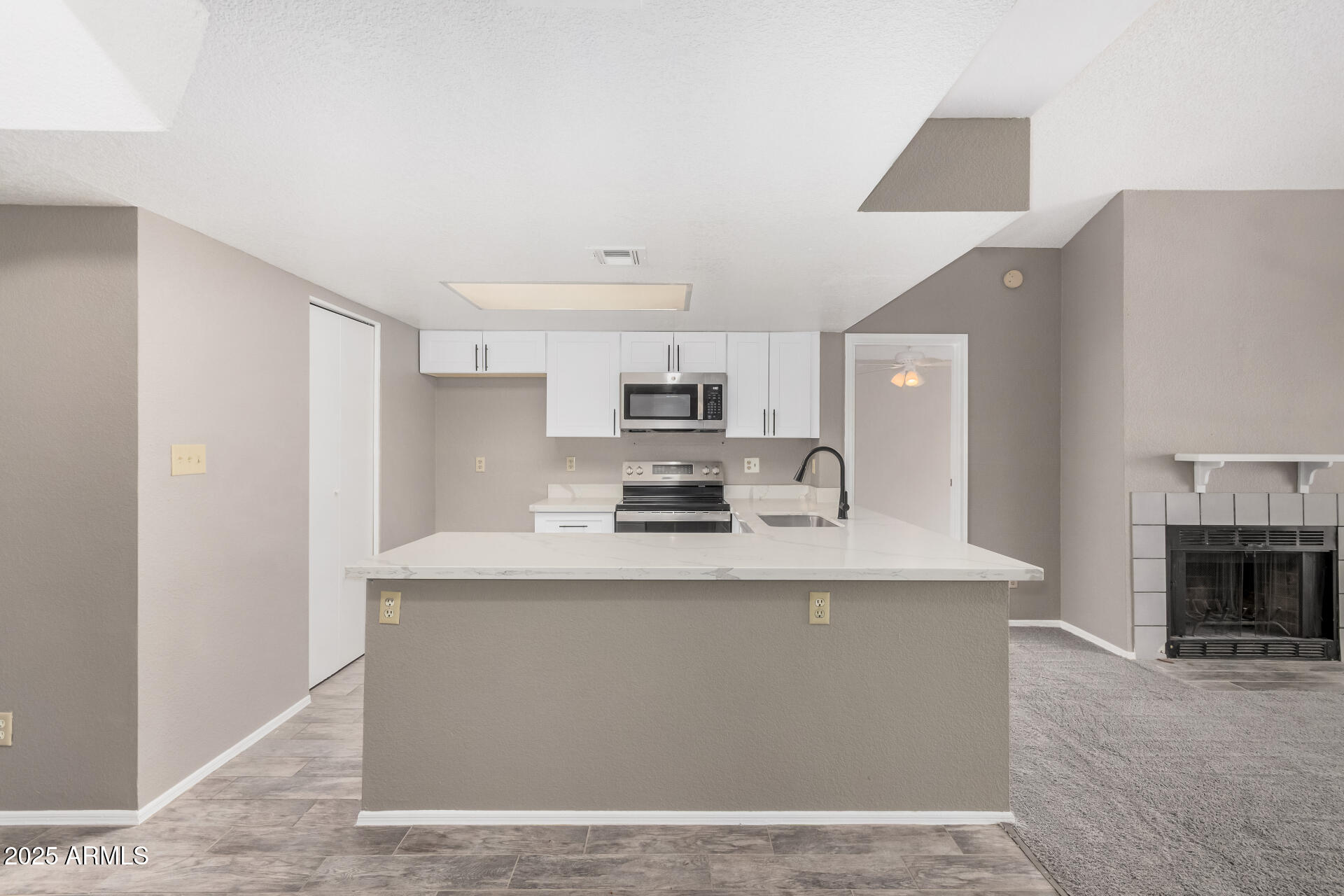 2855 South Ext Road, Unit 222 Mesa, AZ 85210 - Photo 10 of 30 10 | Kitchen Island