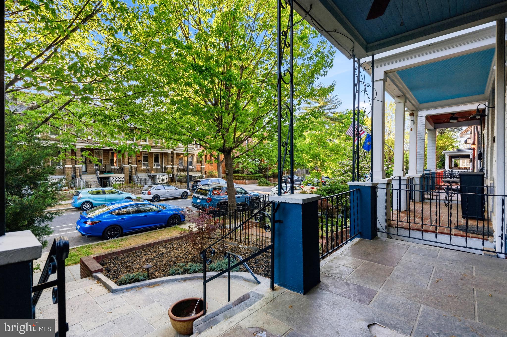 264 15th Street Southeast Washington, DC 20003 - Photo 4 of 44