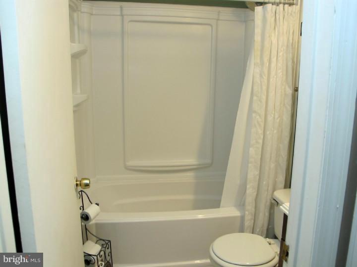 39 Edison Road Cherry Hill, NJ 08034 - Photo 8 of 10 Bathroom