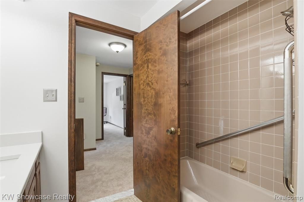 3260 Ravinewood Drive Commerce Township, MI 48382 - Photo 30 of 75 Gallery Image 30