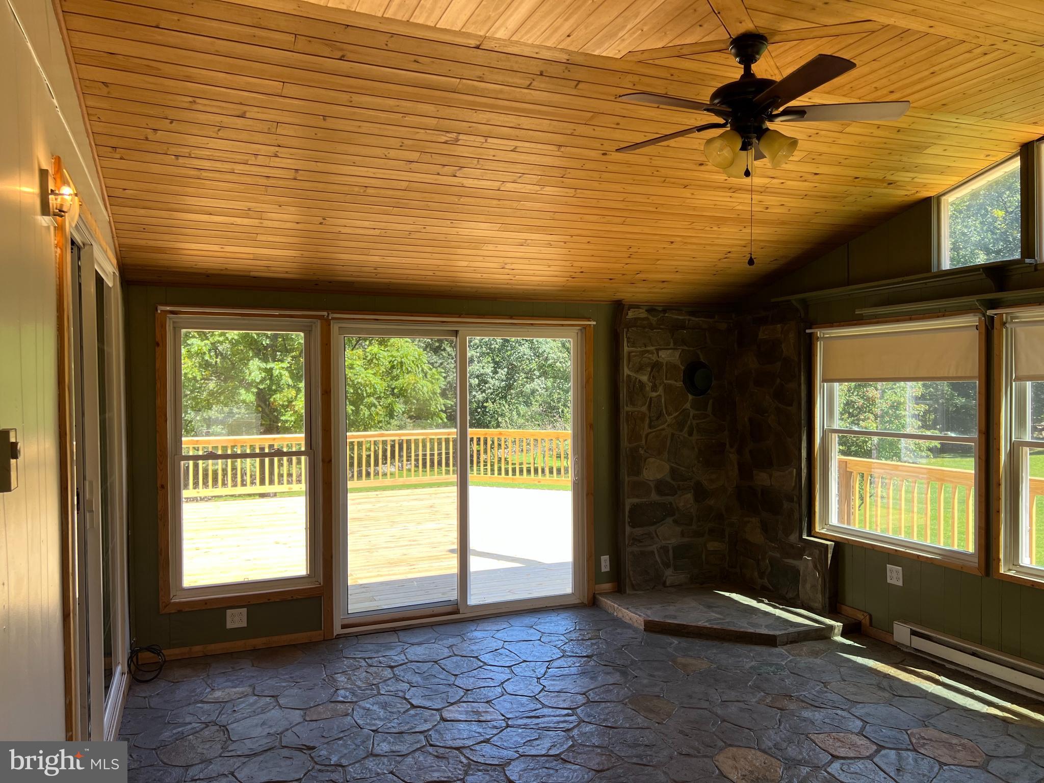 13753 Frazier Road Smithsburg, MD 21783 - Photo 3 of 39 SUN RM