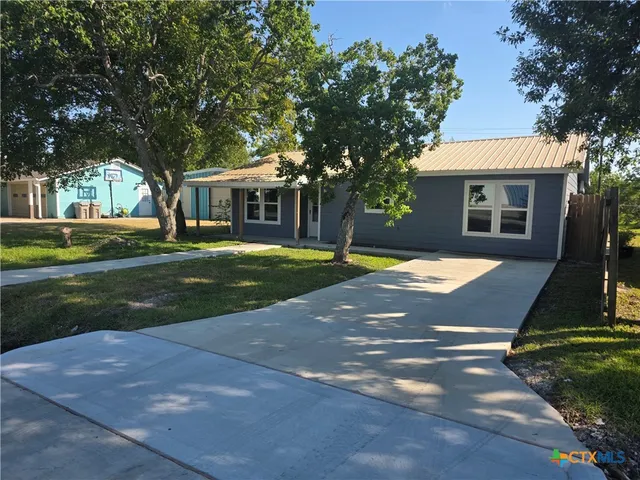 $220,000 | 809 West St Louis Avenue, Seadrift, TX 77983