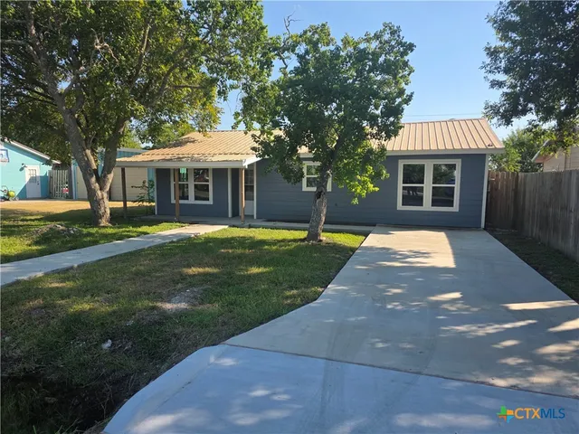 $220,000 | 809 West St Louis Avenue, Seadrift, TX 77983