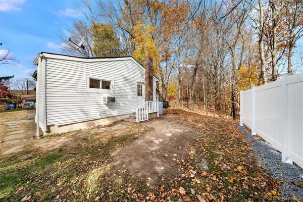 $1,725 | 164 Pine Hill Road, Unit 4, Highland Mills, NY 10930