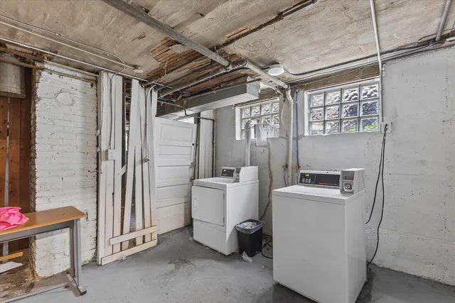 $2,100 | 1806 East Newberry Boulevard, Milwaukee, WI 53211