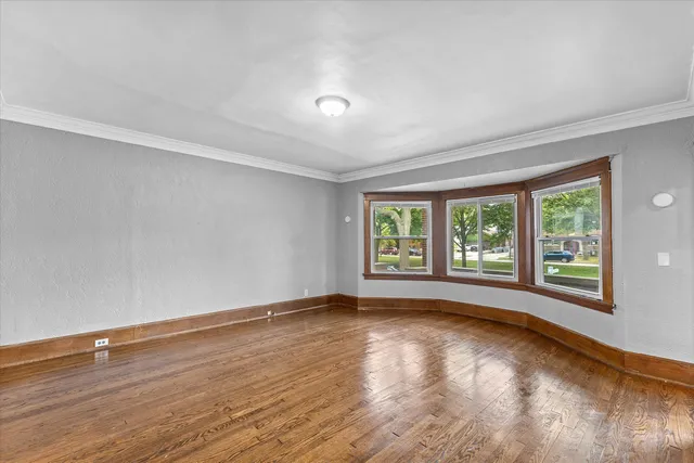 $2,100 | 1806 East Newberry Boulevard, Milwaukee, WI 53211