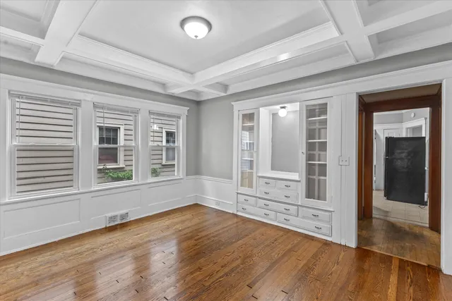 $2,100 | 1806 East Newberry Boulevard, Milwaukee, WI 53211