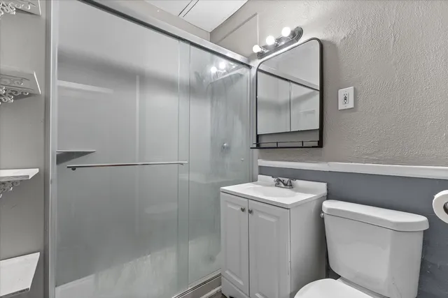 $2,100 | 1806 East Newberry Boulevard, Milwaukee, WI 53211