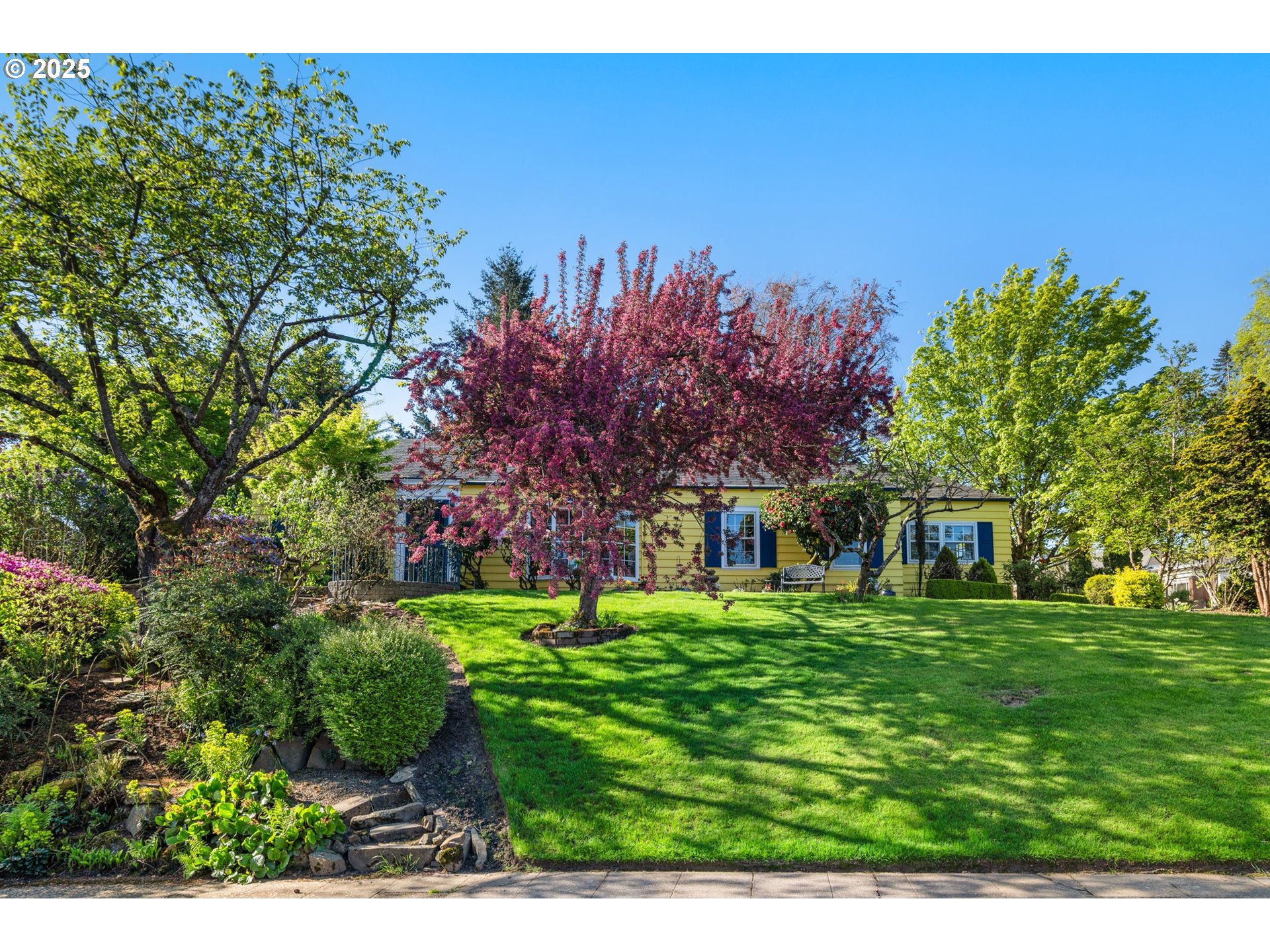 660 Southwest Evans Street Portland, OR 97219 - Photo 7 of 36