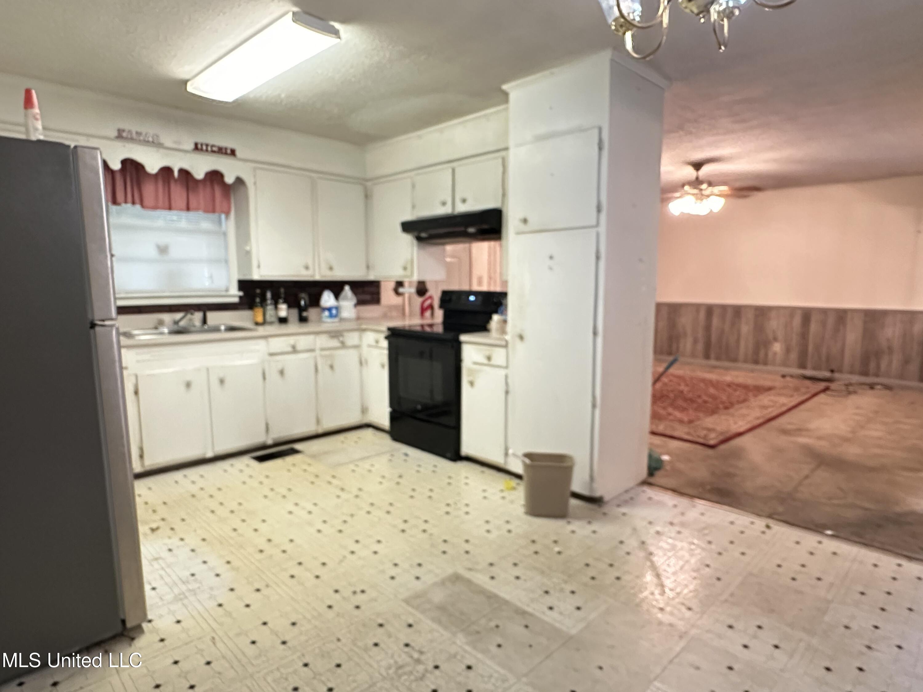 6813 Terry Road Byram, MS 39170 - Photo 5 of 35 IMG_4029