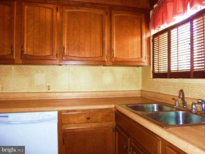 4 Crescent Road, Unit 4H Greenbelt, MD 20770 - Photo 3 of 14 Kitchen