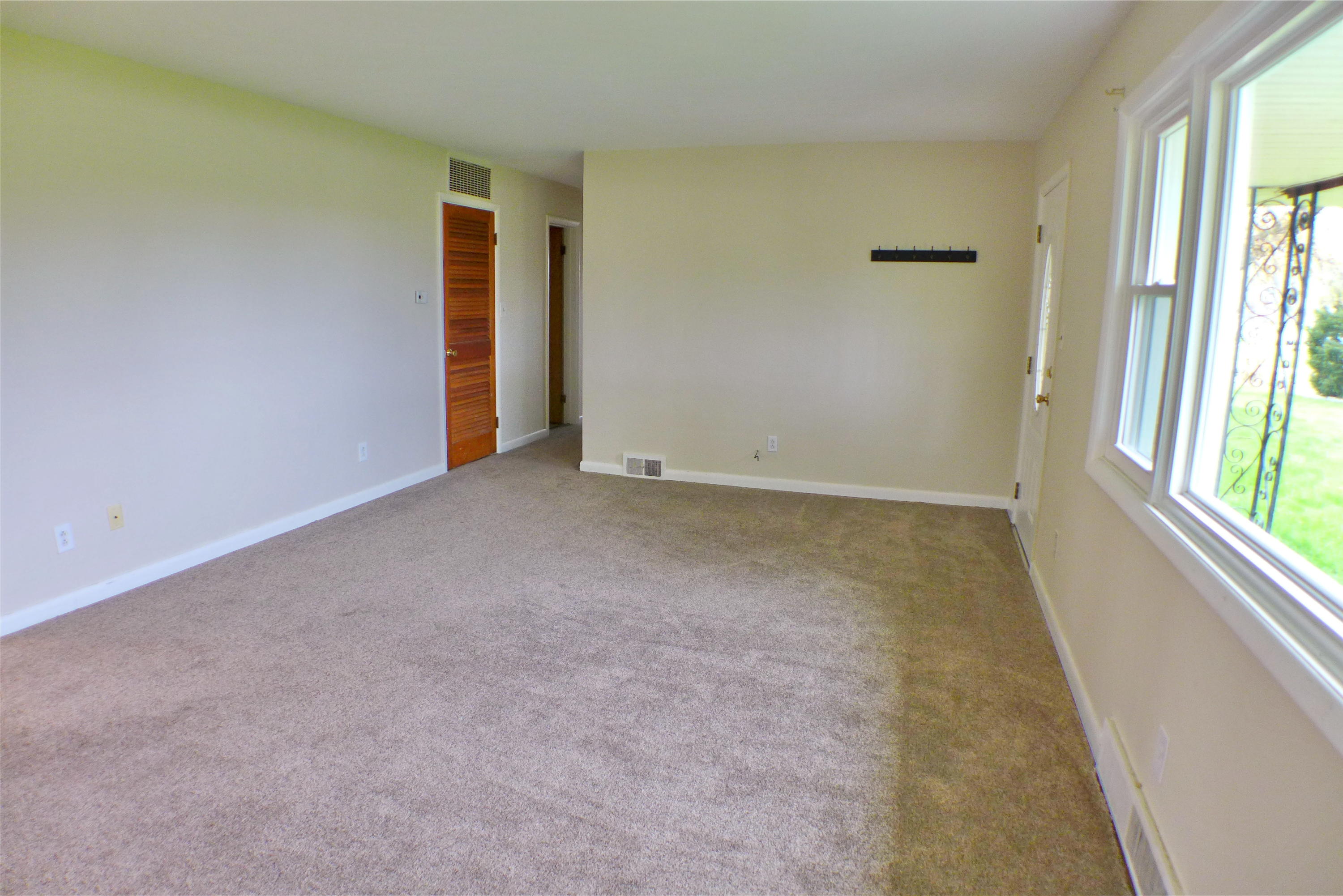 5805 Troy Road Springfield, OH 45502 - Photo 6 of 14 Gallery Image 6