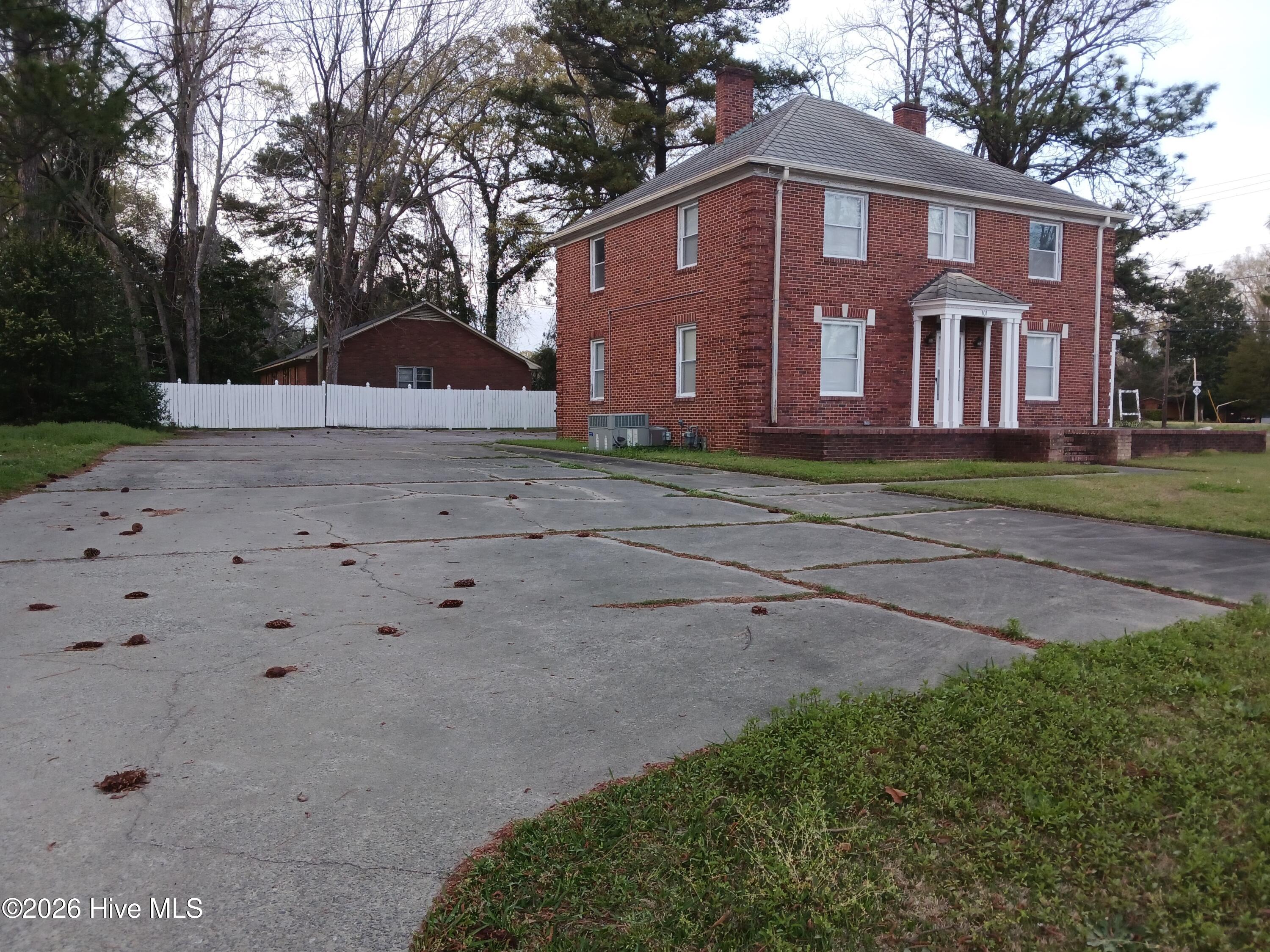 101 West Highland Avenue Kinston, NC 28501 - Photo 2 of 23 Parking