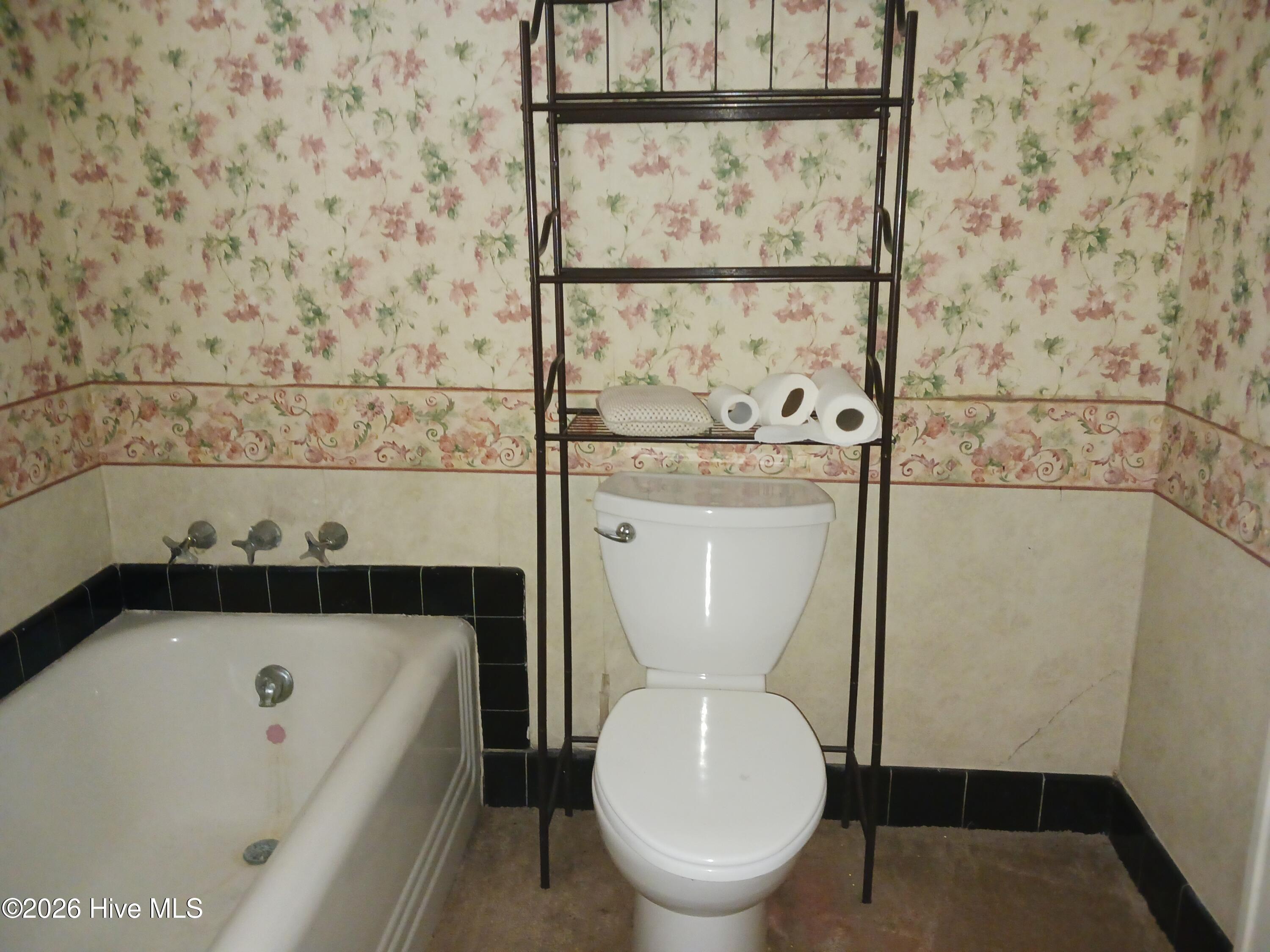 101 West Highland Avenue Kinston, NC 28501 - Photo 5 of 23 Full Bathroom