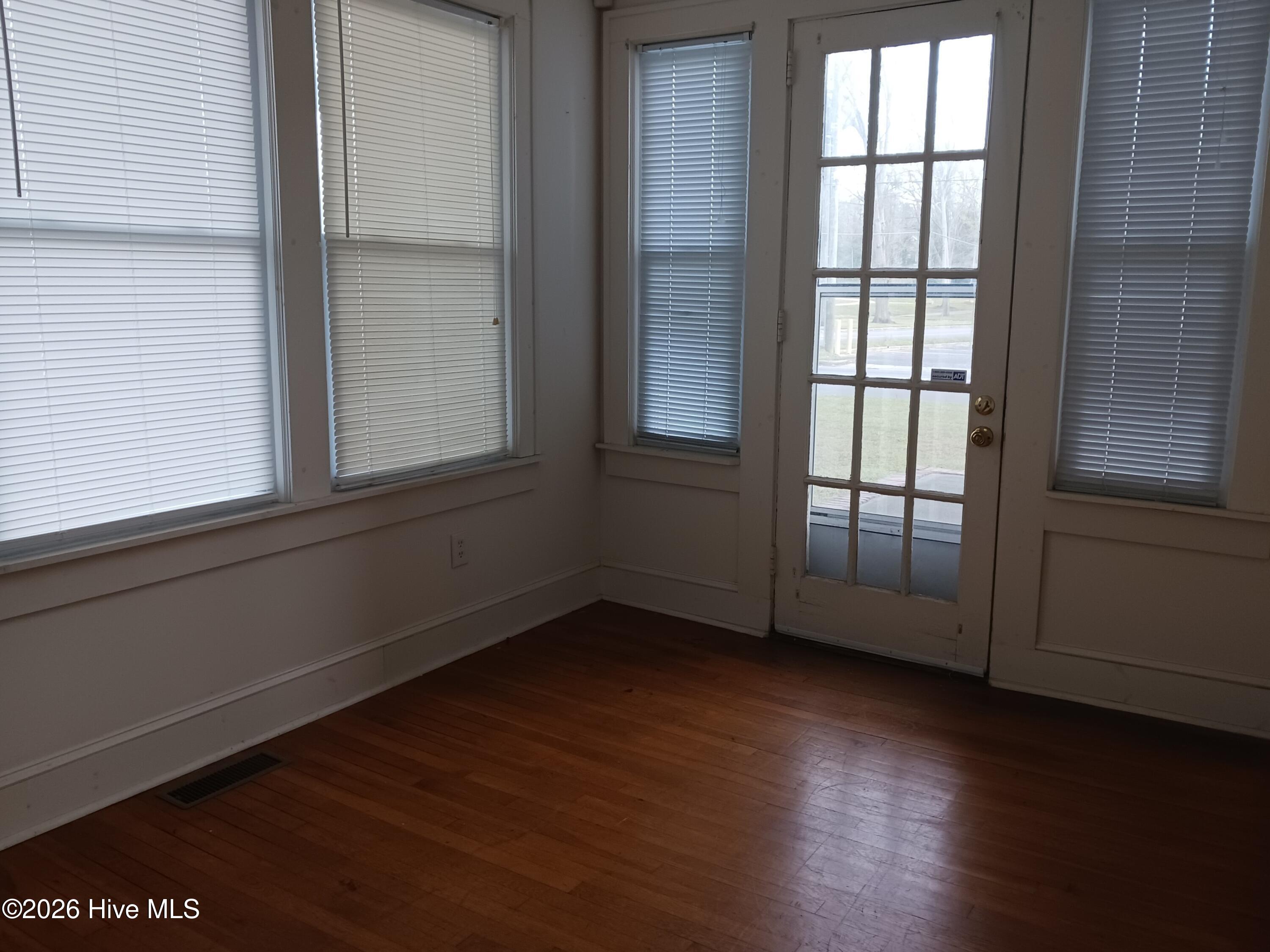 101 West Highland Avenue Kinston, NC 28501 - Photo 10 of 23 Sunroom