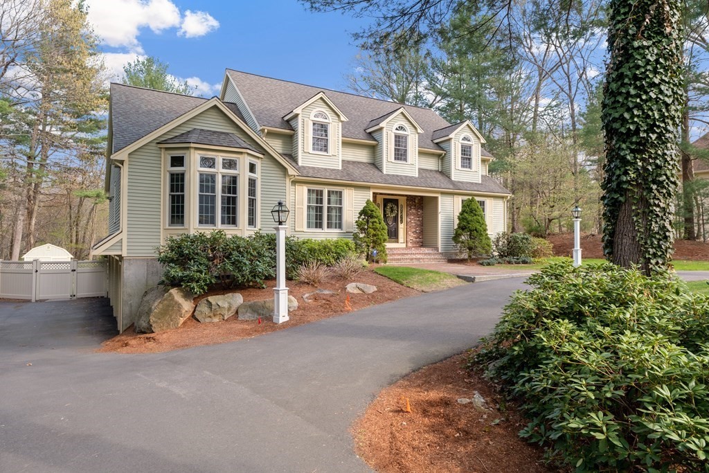 127 York Road Mansfield, MA 02048 - Photo 3 of 38 Gallery Image 3