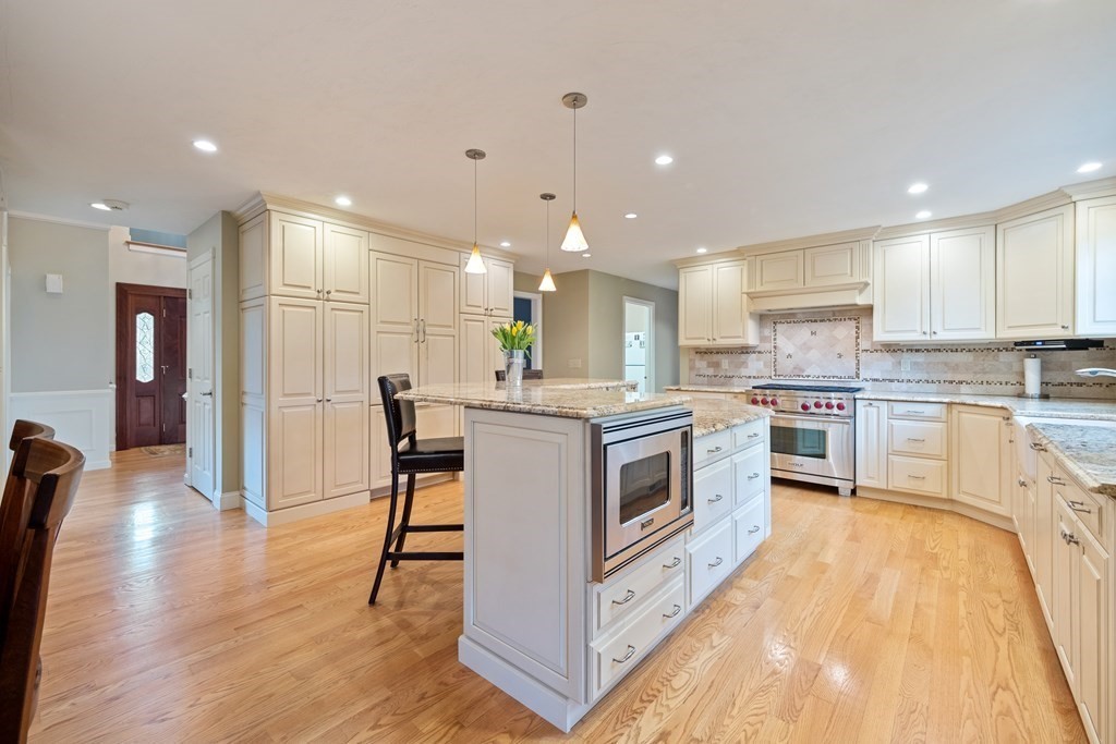 127 York Road Mansfield, MA 02048 - Photo 5 of 38 Gallery Image 5
