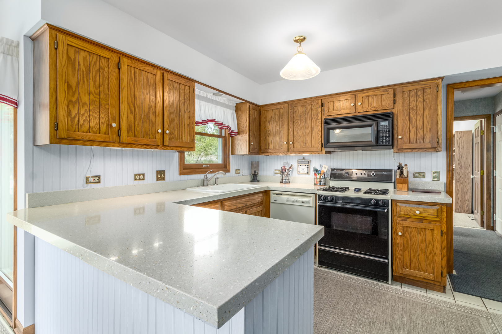 1841 Ranchview Drive Naperville, IL 60565 - Photo 8 of 26