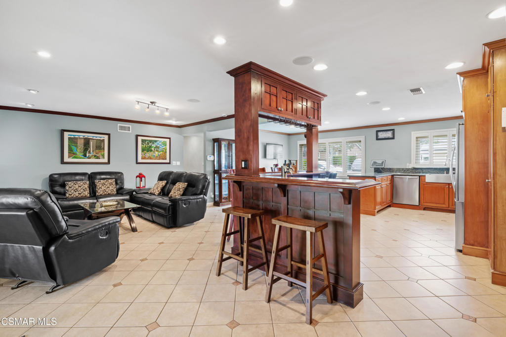 3079 Waco Avenue Simi Valley, CA 93063 - Photo 7 of 38
