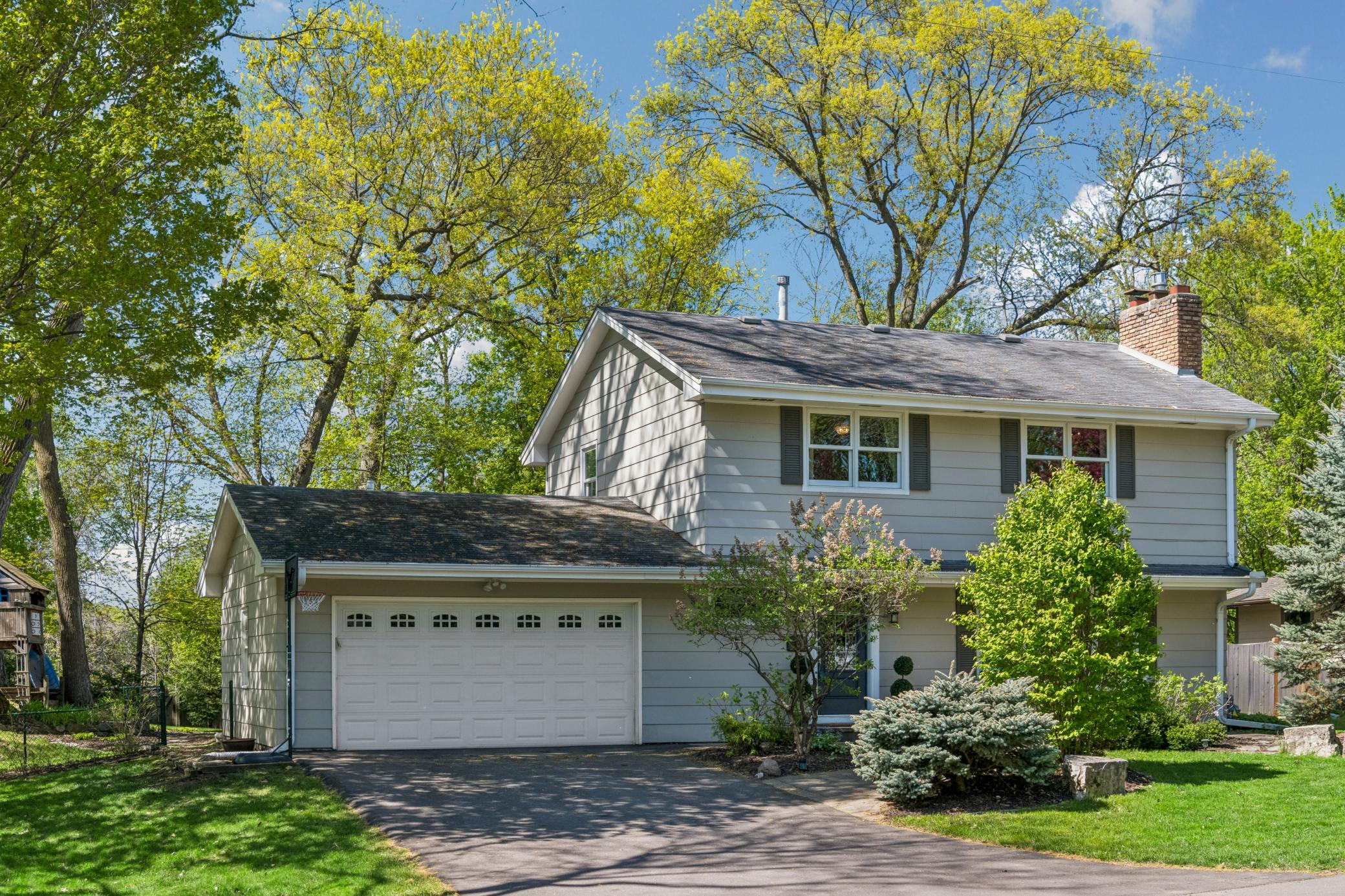 290 Ridgeview Drive Wayzata, MN 55391 - Photo 1 of 37 Gallery Image 1