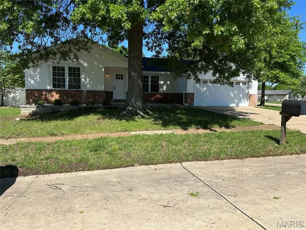 $370,000 | 763 Wagon Ridge Drive, Fenton, MO 63026