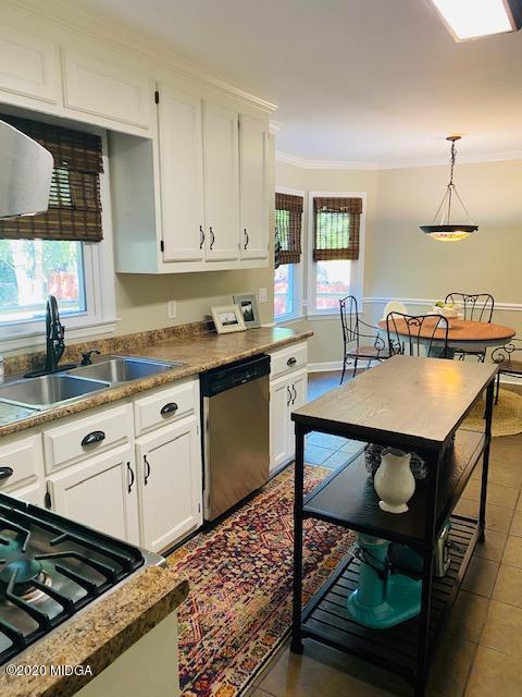 5305 Rivoli Drive Macon, GA 31210 - Photo 14 of 49 11-5305RivoliDrKitchen