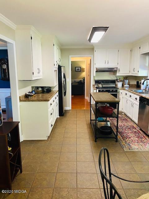 5305 Rivoli Drive Macon, GA 31210 - Photo 15 of 49 12-5305RivoliDrKitchen2