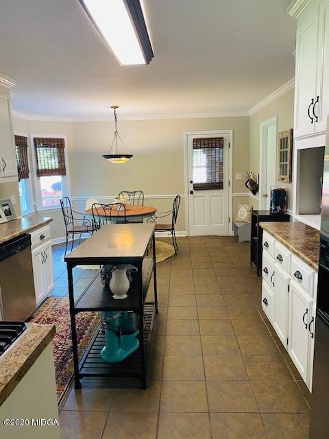 5305 Rivoli Drive Macon, GA 31210 - Photo 16 of 49 13-5305RivoliDrKit&BrkfstArea