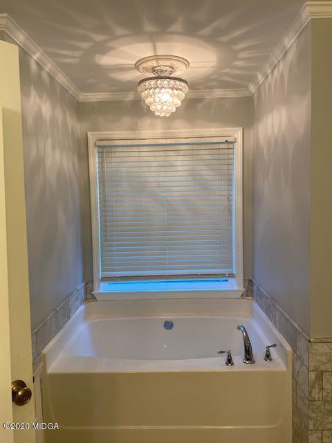5305 Rivoli Drive Macon, GA 31210 - Photo 32 of 49 23-5305RivoliDrMstrBthTub