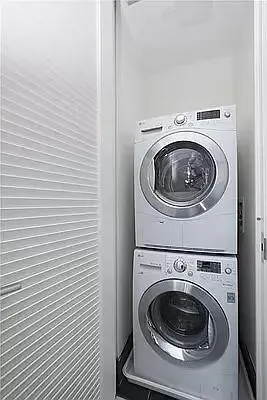 $860,000 | 416 West 52nd Street, Unit 610 | Hell's Kitchen