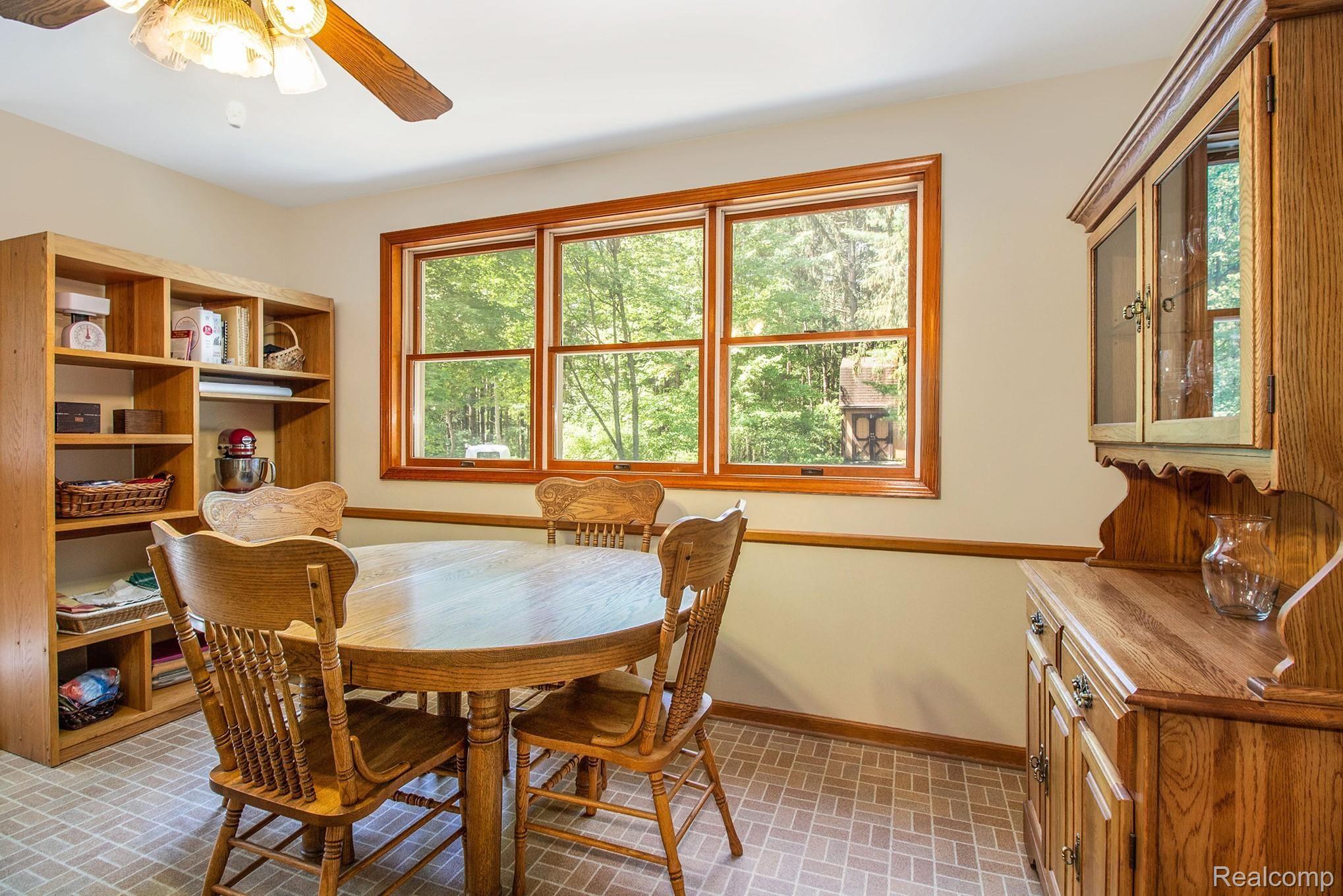 13171 Dunham Road Hartland, MI 48353 - Photo 9 of 61 Kitchen dining area