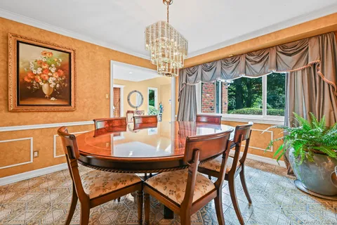 $1,390,000 | 23 Pettit Drive, Dix Hills, NY 11746