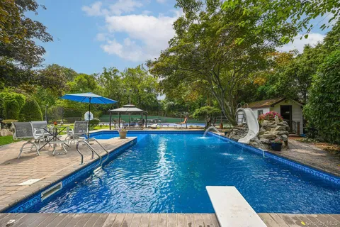 $1,390,000 | 23 Pettit Drive, Dix Hills, NY 11746