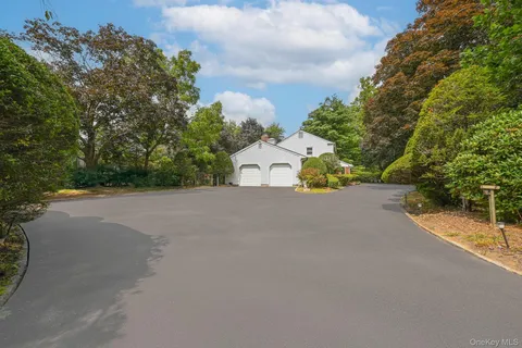 $1,390,000 | 23 Pettit Drive, Dix Hills, NY 11746