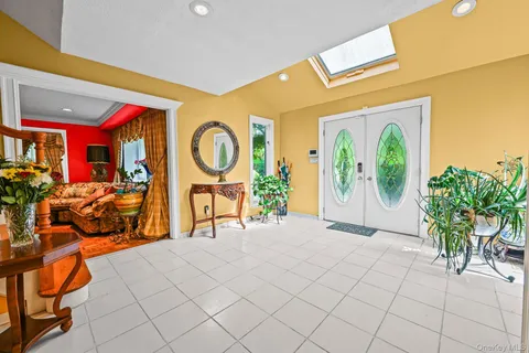 $1,390,000 | 23 Pettit Drive, Dix Hills, NY 11746