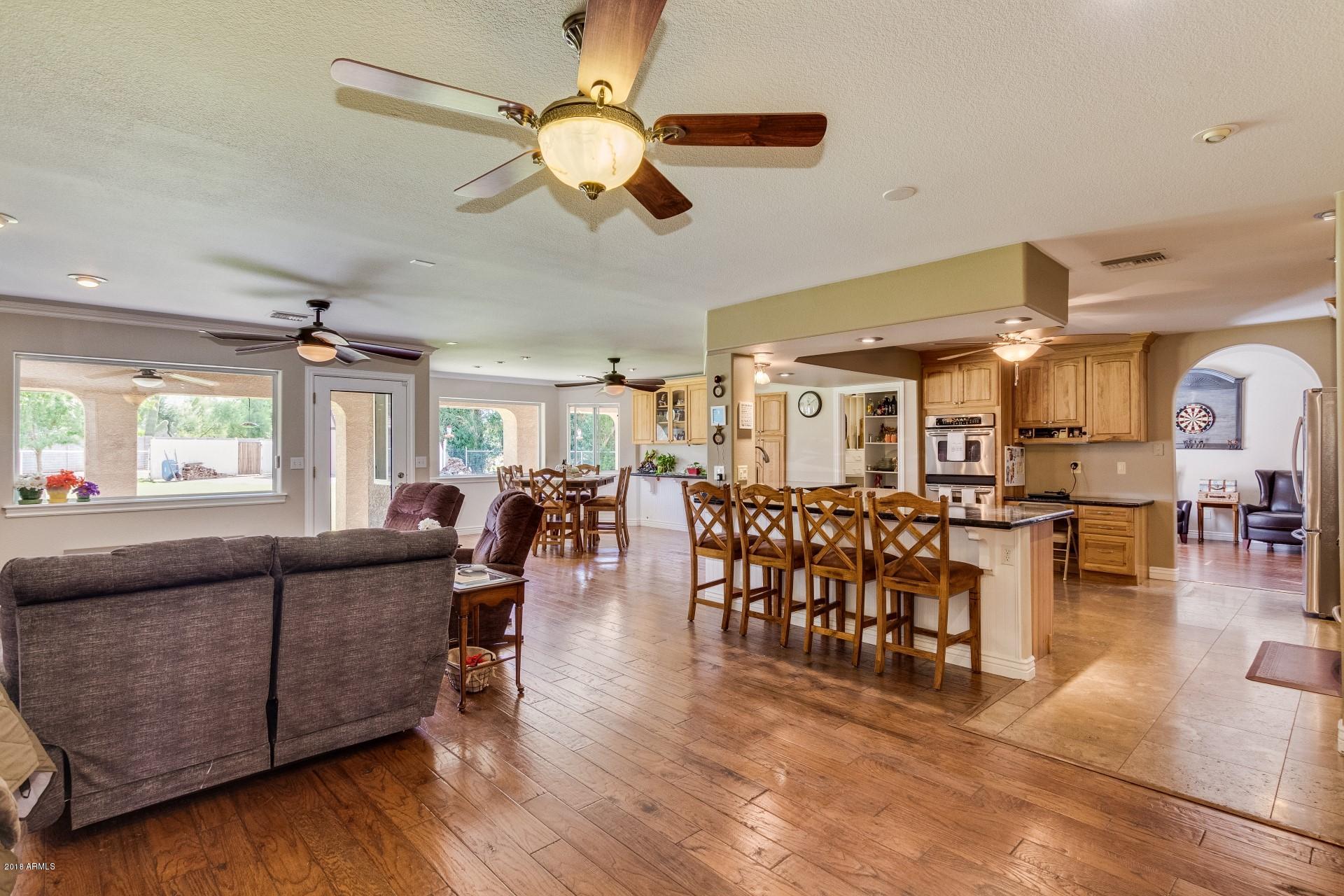 421 West Ray Road Gilbert, AZ 85233 - Photo 21 of 48 FAMILY ROOM / KITCHEN