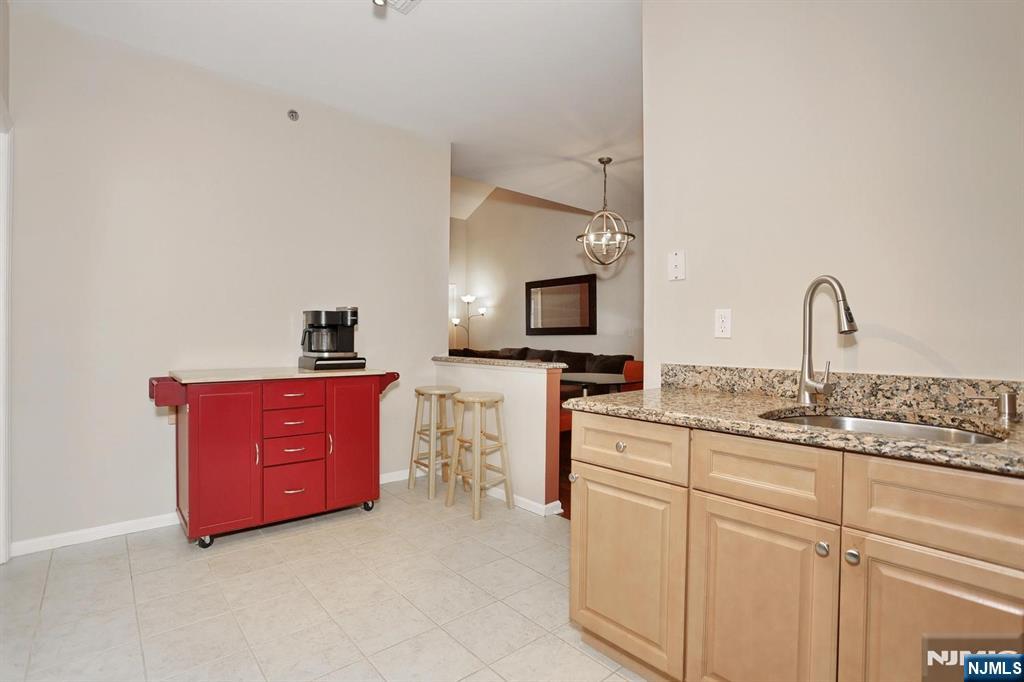 175 Rochelle Avenue, Unit 321 Rochelle Park, NJ 07662 - Photo 21 of 50