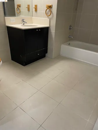 $4,500 | 311 Oak Street, Unit PH27, Oakland, CA 94607