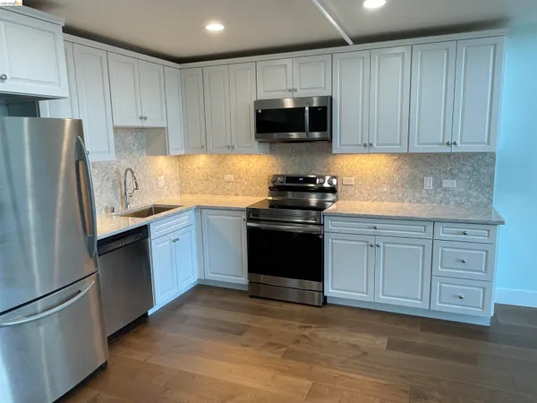 $4,500 | 311 Oak Street, Unit PH27, Oakland, CA 94607