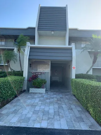 $1,800 | 4120 Tivoli Court, Unit 305, Lake Worth, FL 33467
